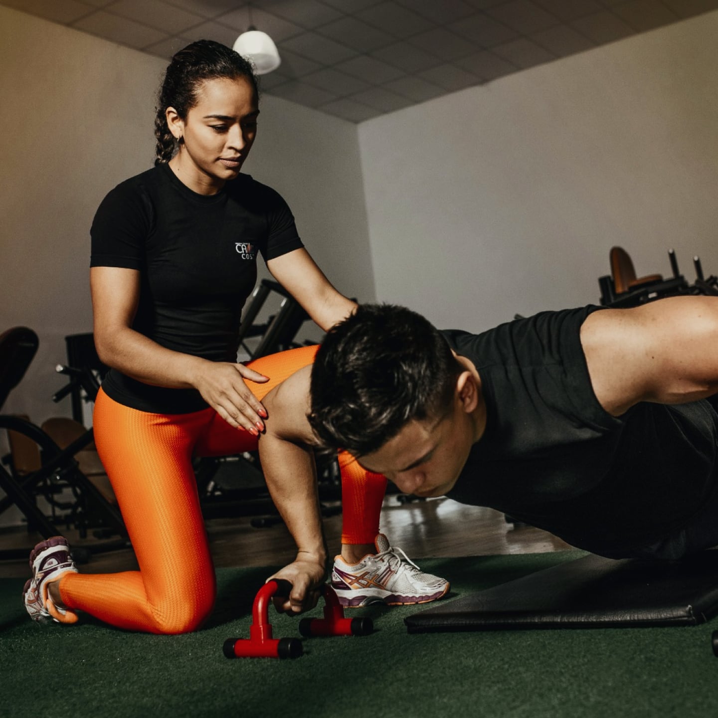 Fille coach sportif